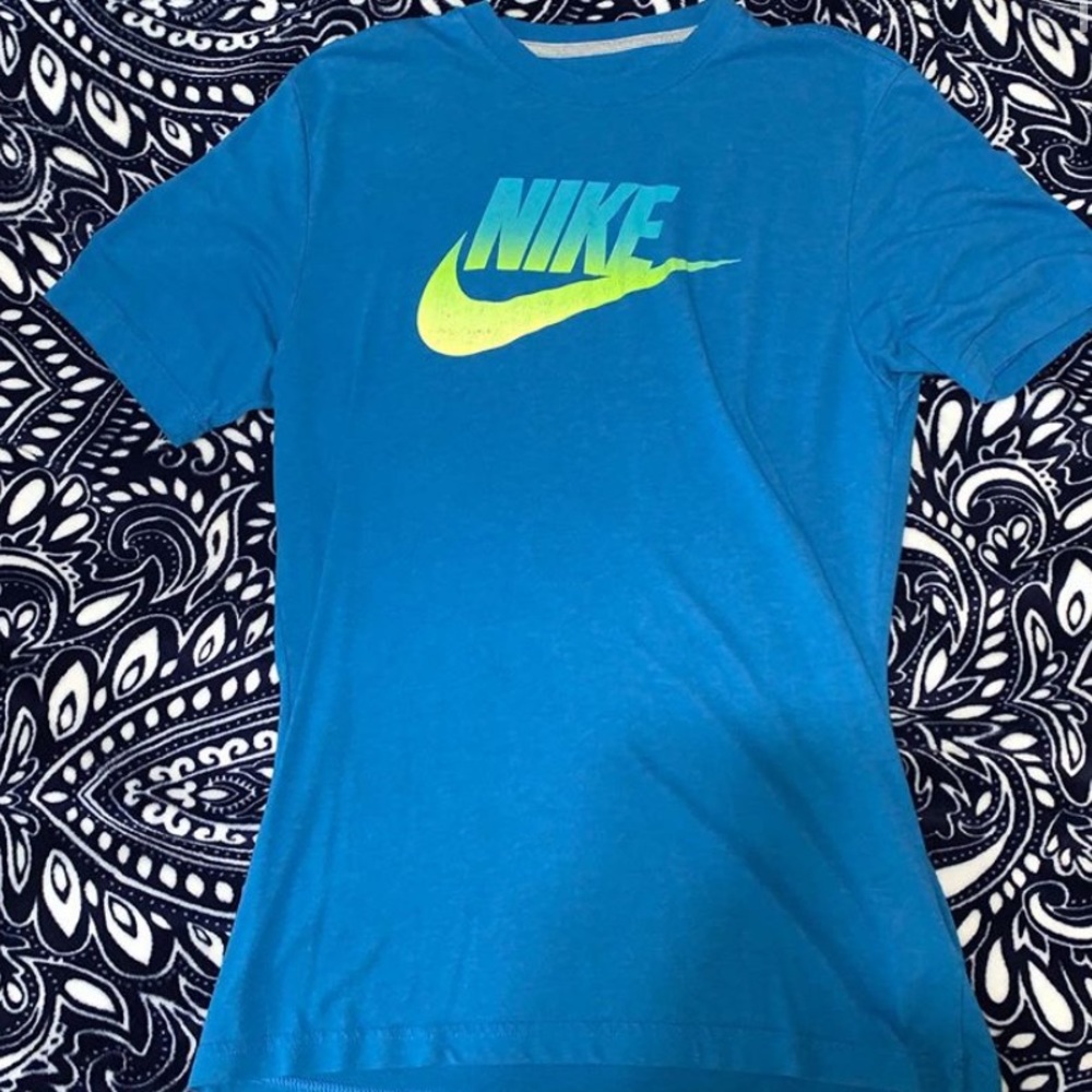 Nike’s men’s shirt